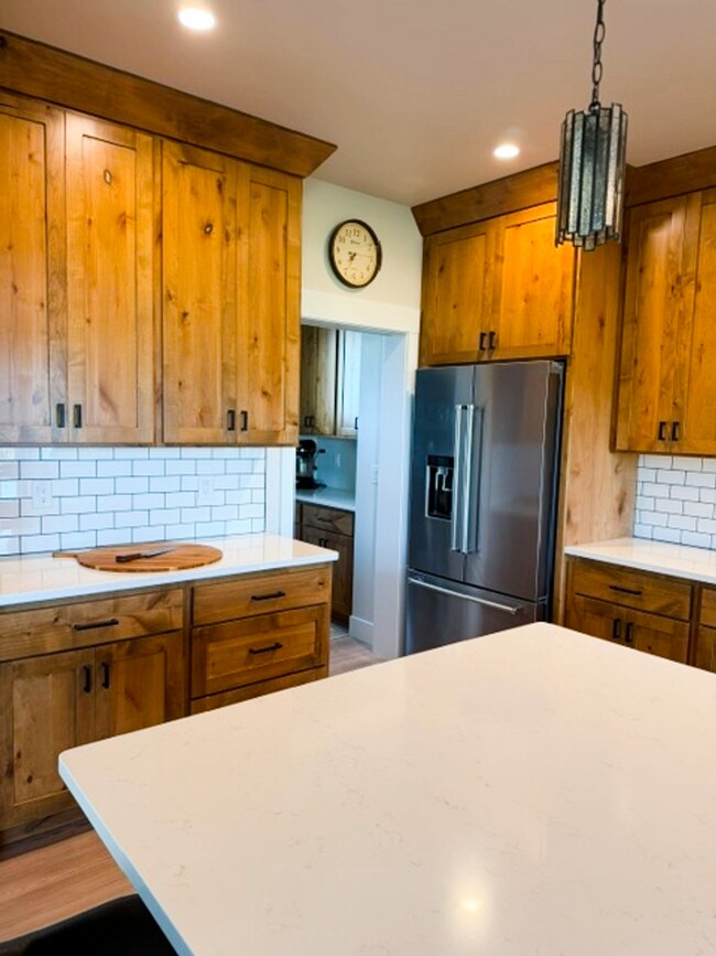 Building Photo - Luxury Modern Farmhouse on 2.5 Fenced Acres