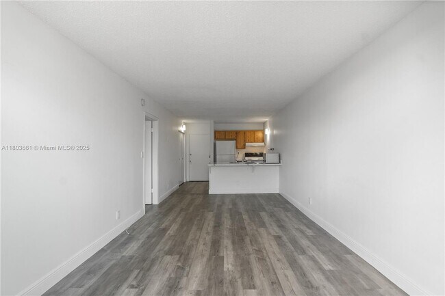 Building Photo - 2701 Riverside Dr