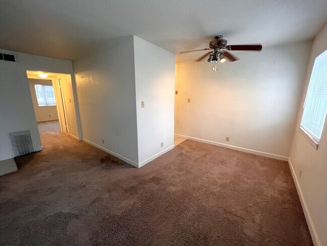 Building Photo - Spacious 1 Bedroom unit in Coralville, IA