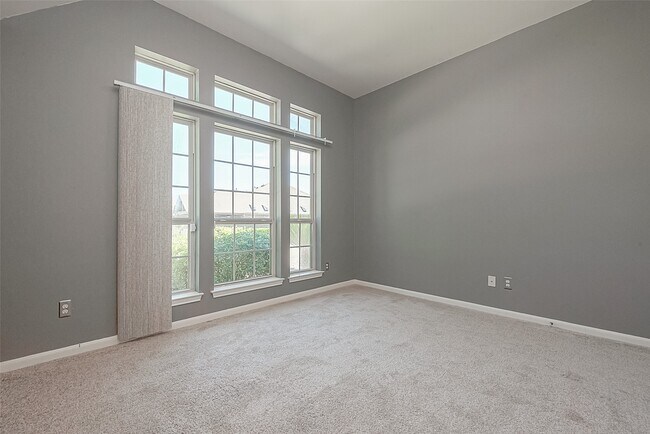 Building Photo - 6015 Hewes Point Ln