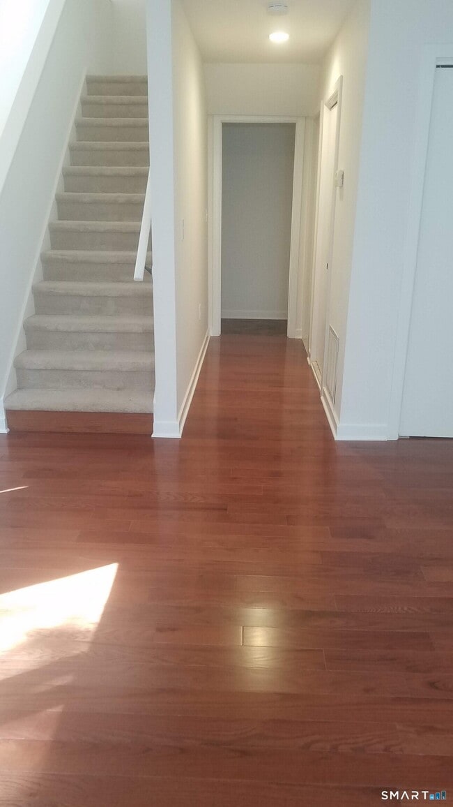 Building Photo - 6 Timberline Dr