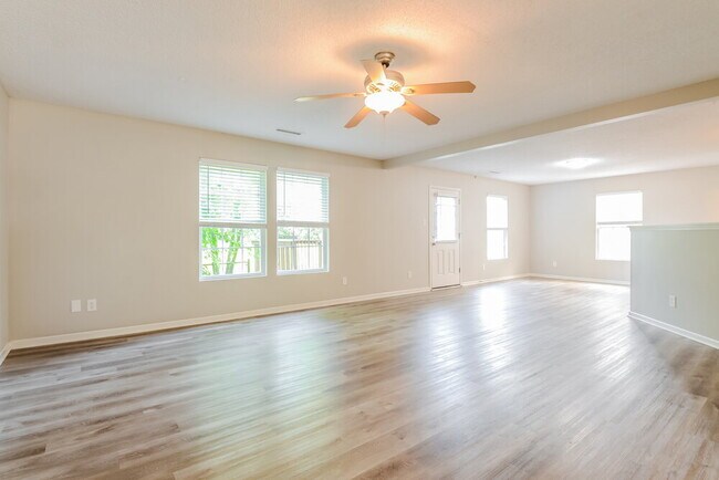 Building Photo - 738 Rosea Ct