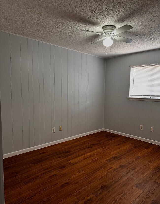 Building Photo - 1507 Bundrant Dr