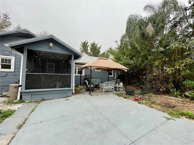 Building Photo - 2120 8th Ave W