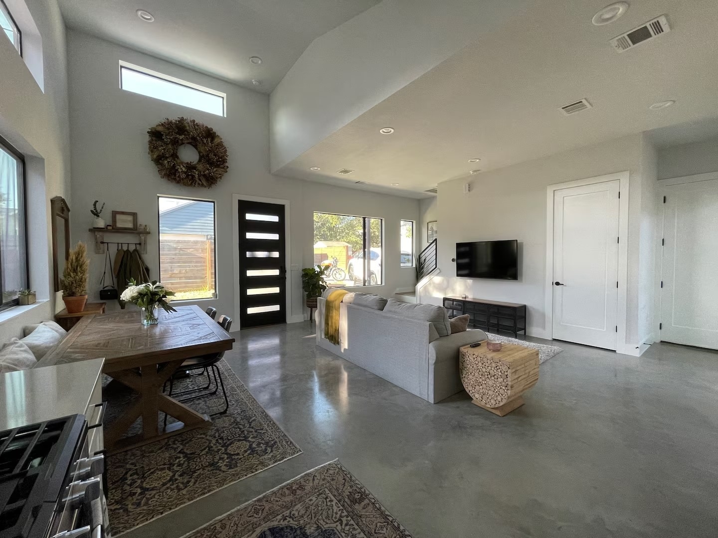 Building Photo - 1804 E 14th St