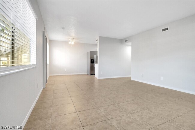 Building Photo - 4635 Bayshore Dr