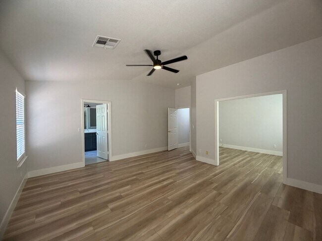 Building Photo - BEAUTIFULLY UPGRADED SINGLE FAMILY HOME - 3 BEDROOM, CORNER LOT WITH VAULTED CEILINGS