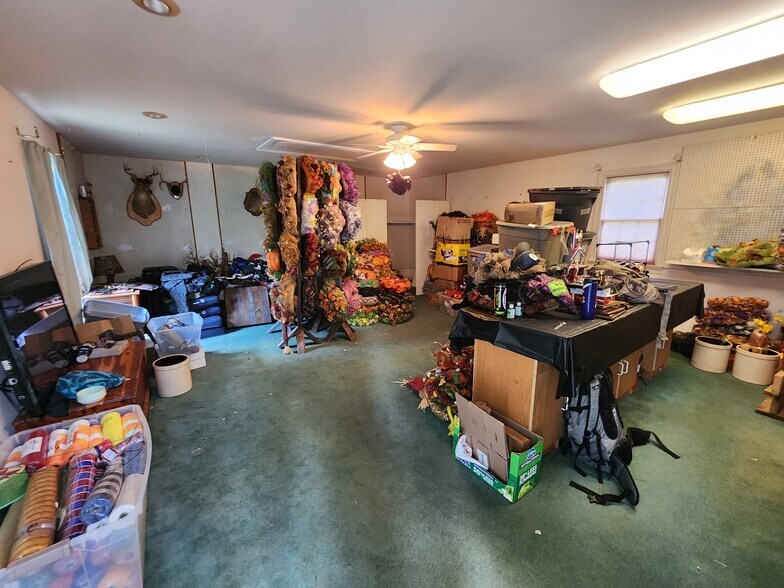 Building Photo - 8176 Surrey Ct