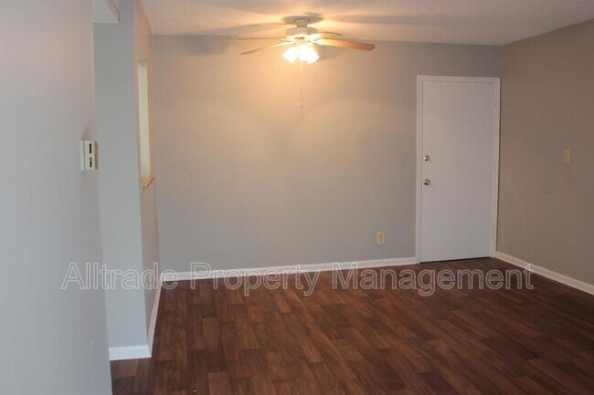Building Photo - 2358 Grinstead Dr