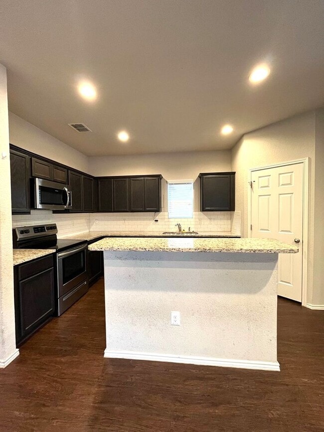 Building Photo - 10011 Raspberry Oak