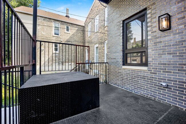 Building Photo - 1814 S Throop St