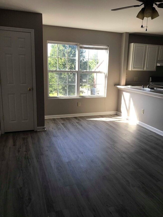 Building Photo - 108 Pine Tree Path