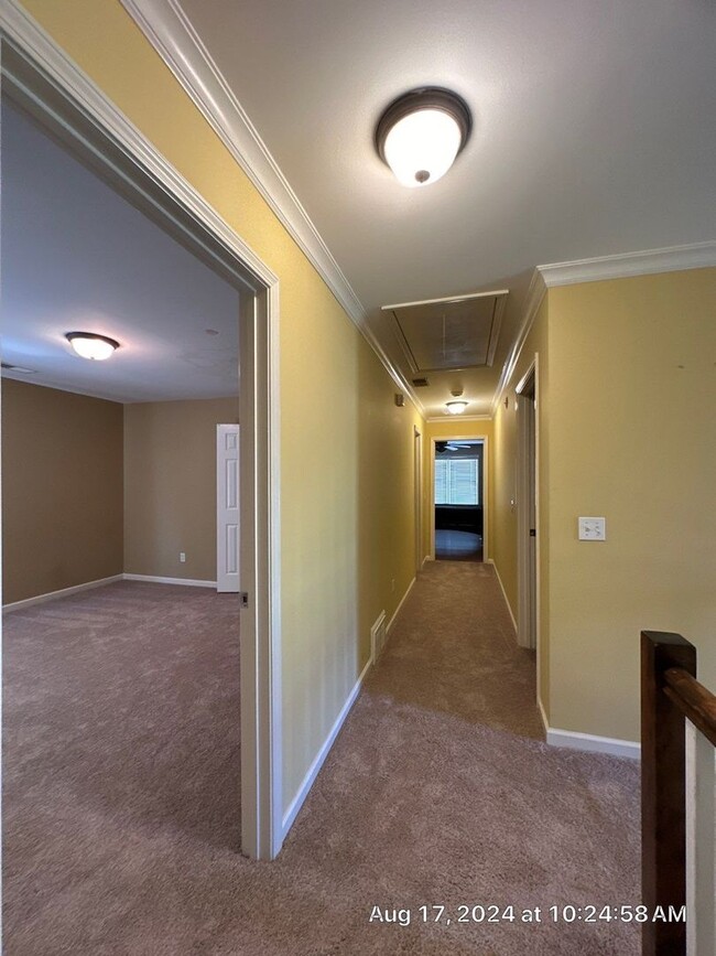 Building Photo - 10135 Ridgewood Oak Dr