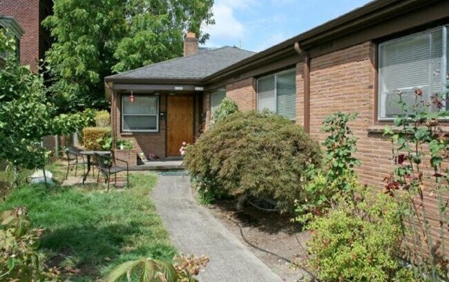 Building Photo - 25th Triplex