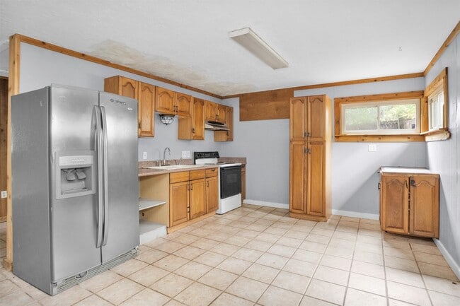 Building Photo - 5934 Beech Dr