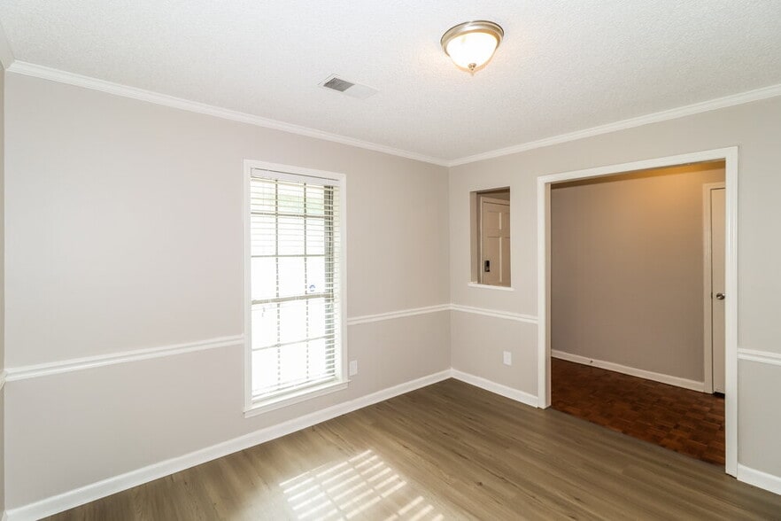 Building Photo - 6708 Henredon Dr