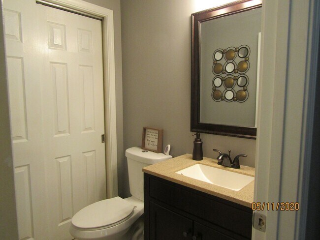 Building Photo - 802 Greenview Cir