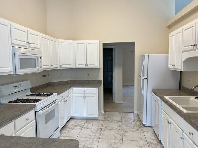 Building Photo - GREAT 4 BED / 2 BATH IN Crestview