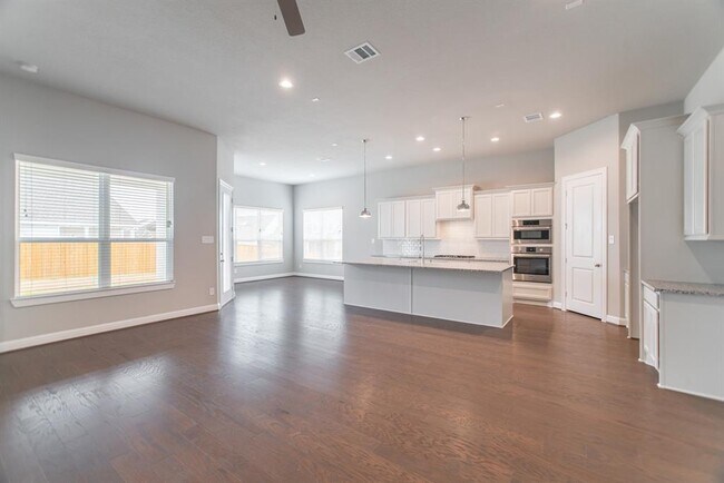 Building Photo - 2344 Goldenglade Dr