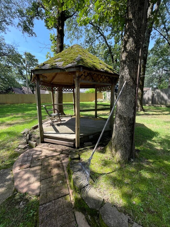 Building Photo - Sherwood Oasis