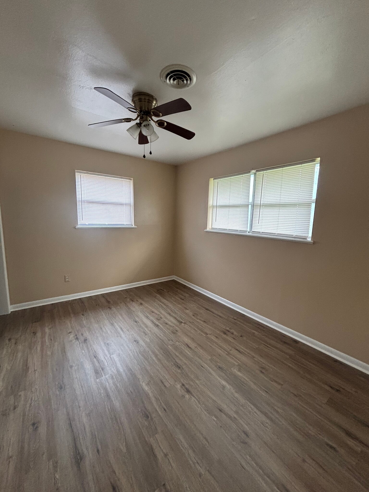 Building Photo - 3804 NW Ferris Ave