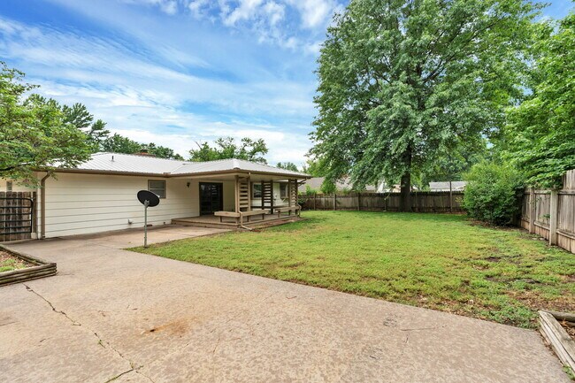 Building Photo - 1306 Brookfield Ln