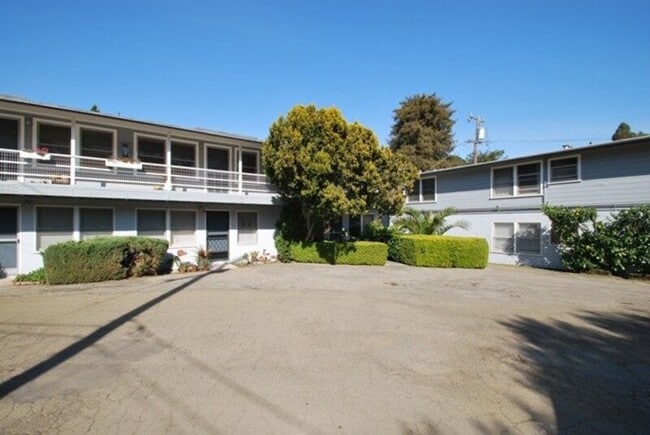 Building Photo - 106 Redwood Ave