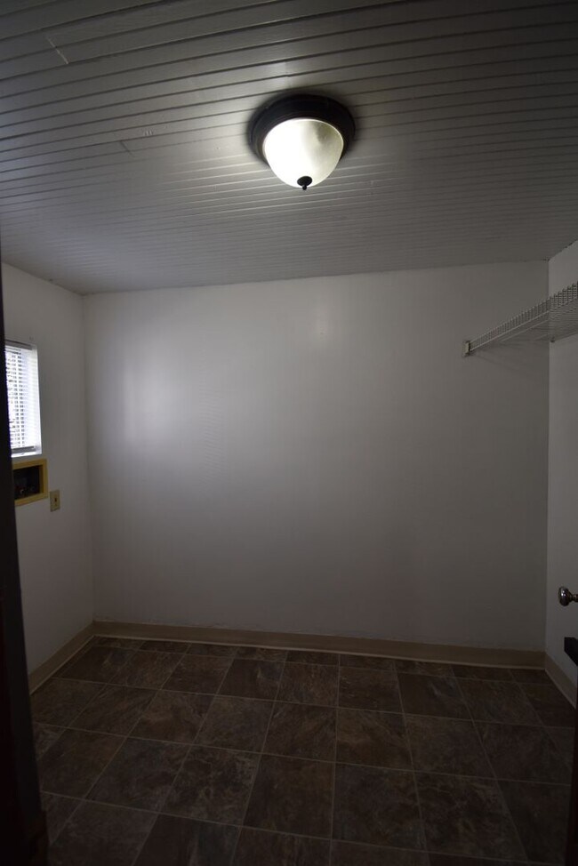 Building Photo - Cozy 2-Bedroom Home Near West Albany High School!