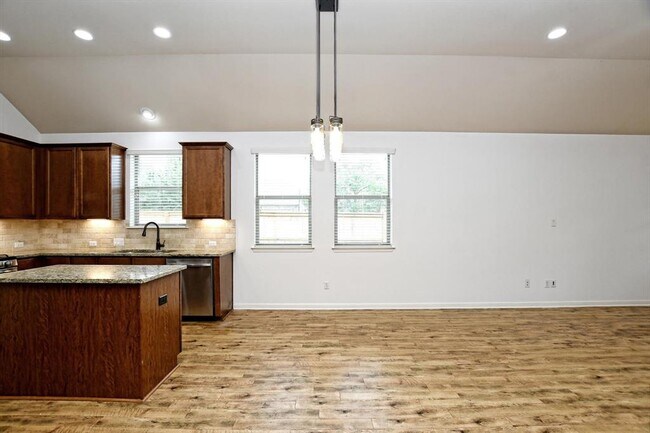 Building Photo - 2213 Lookout Range Dr