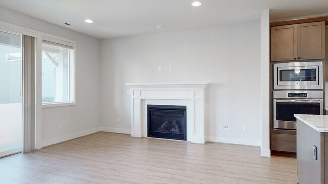 Building Photo - GORGEOUS 3 bdrm plus Flex Space Home in Mo...