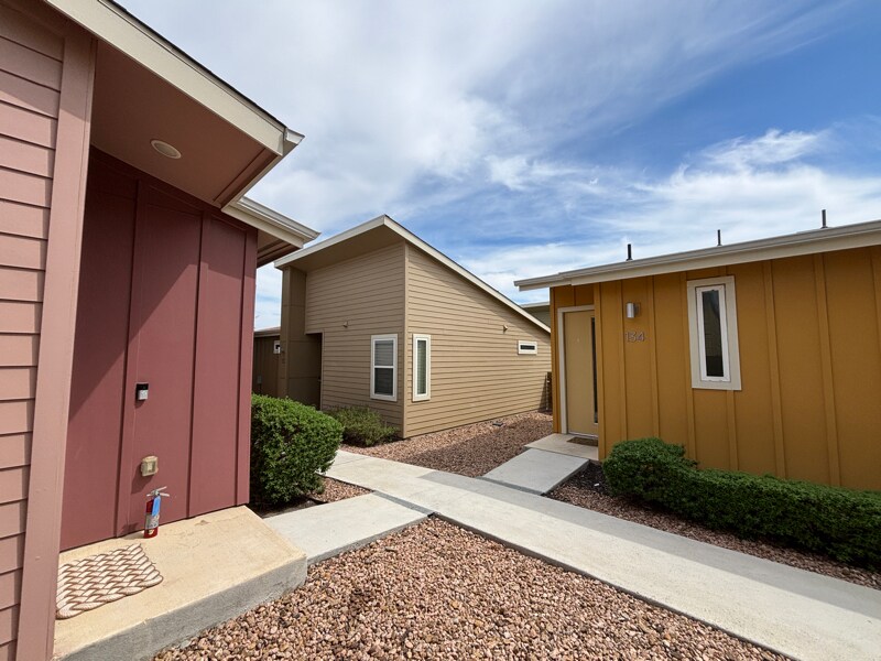 Building Photo - 151 Rikardson St