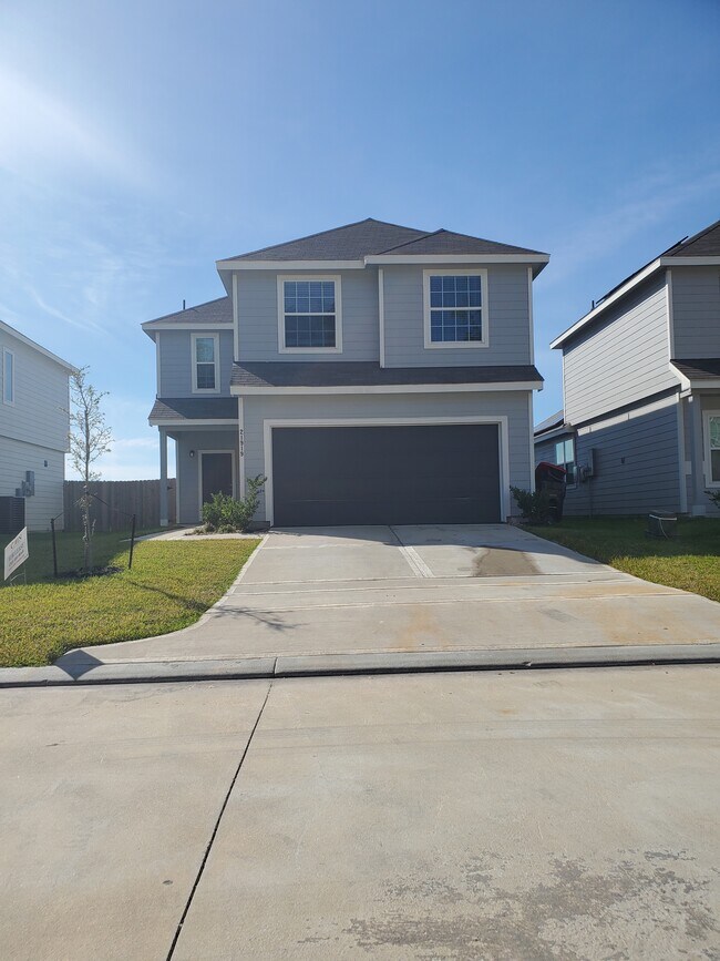 Building Photo - 22011 Grand Majestic Dr