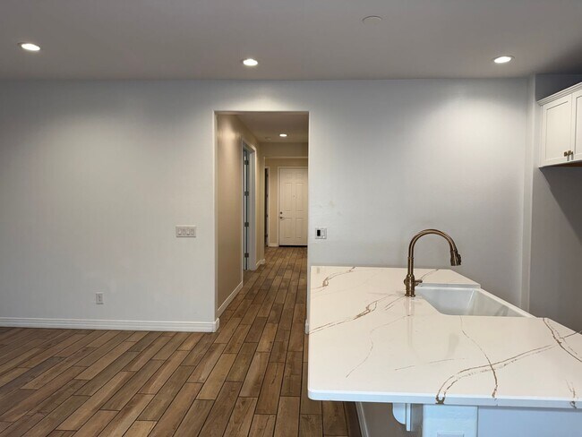 Building Photo - 1673 N St Francis Pl