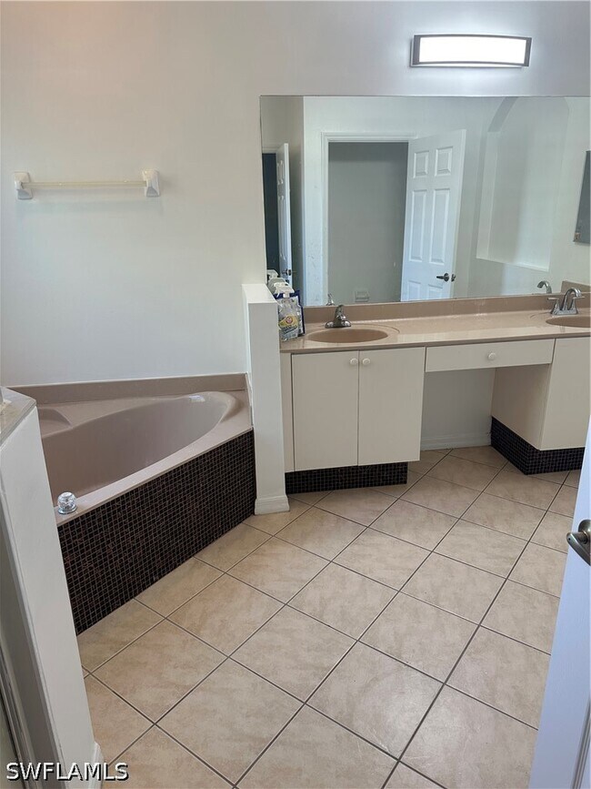 Building Photo - 14784 Pinnacle Pl