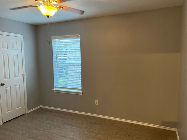 Building Photo - Eagle Springs Home Ready for Immediate Occupancy