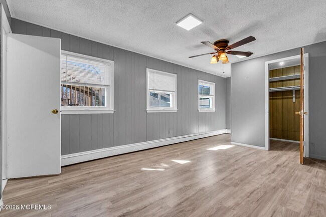 Building Photo - 1094 June Ct