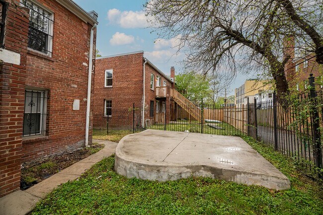 Building Photo - 351 Parkland Pl SE