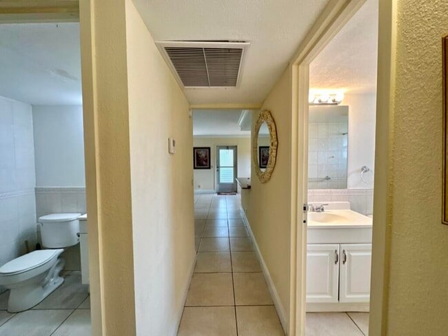 Building Photo - 301 Seville Dr