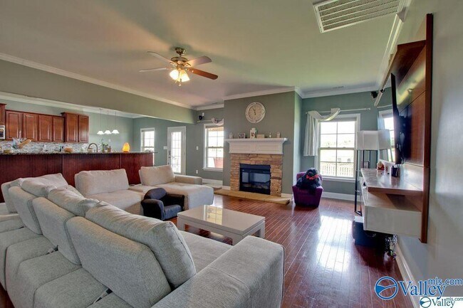 Building Photo - 705 Tide Creek Dr SW