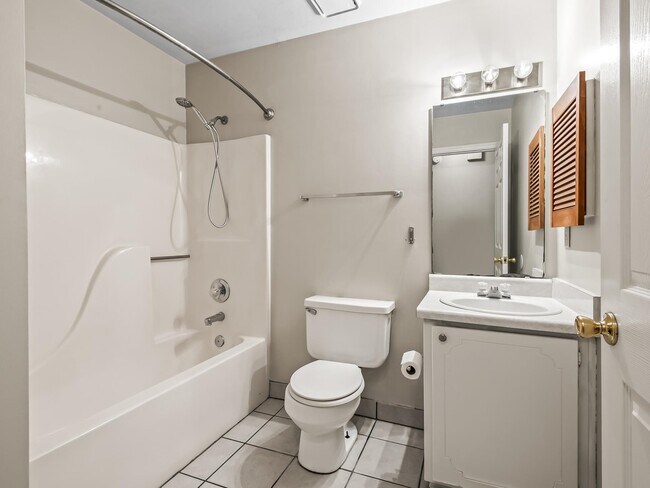 Building Photo - 8760 Minnow Creek Dr