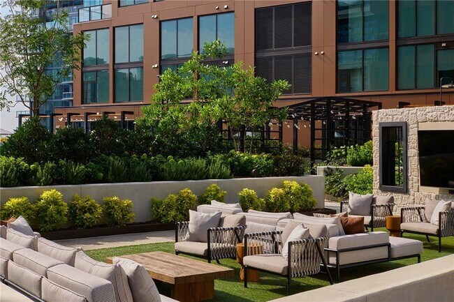 Building Photo - 1081 Juniper St NE