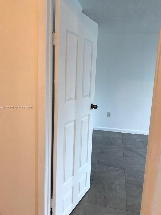 Building Photo - 16465 NE 22nd Ave