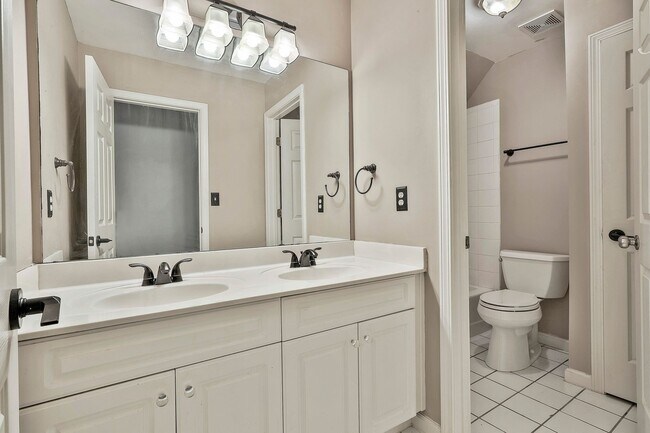 Building Photo - Luxury Millpond Manor Home in Starr’s Mill District!