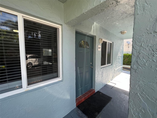 Building Photo - 1311 NE 18th St