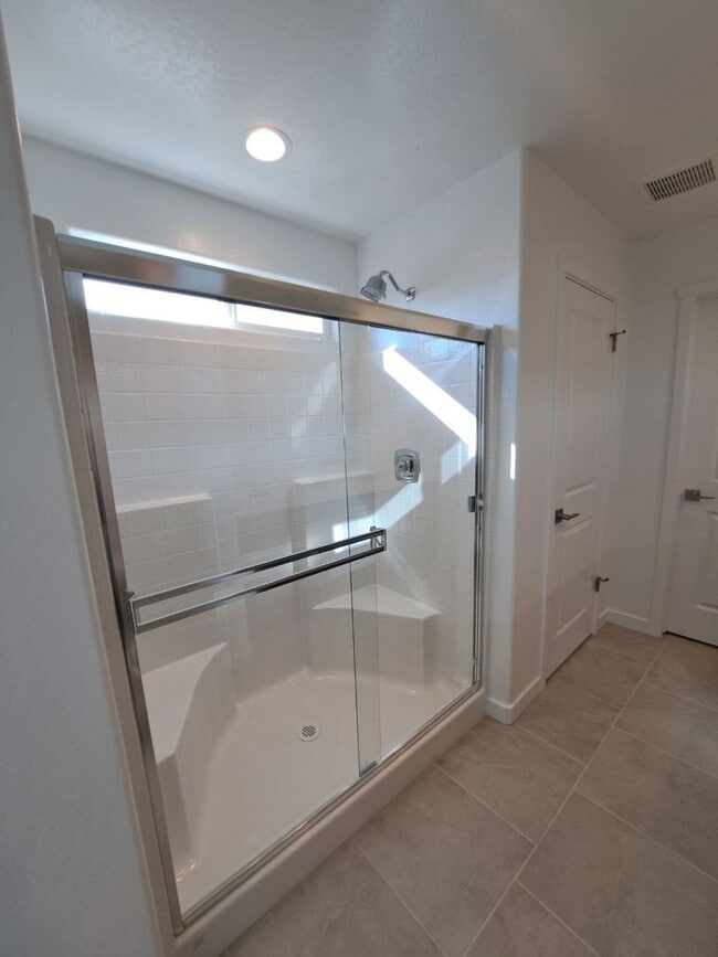Building Photo - MOVE IN READY: Brand-New 2-Story Home with...