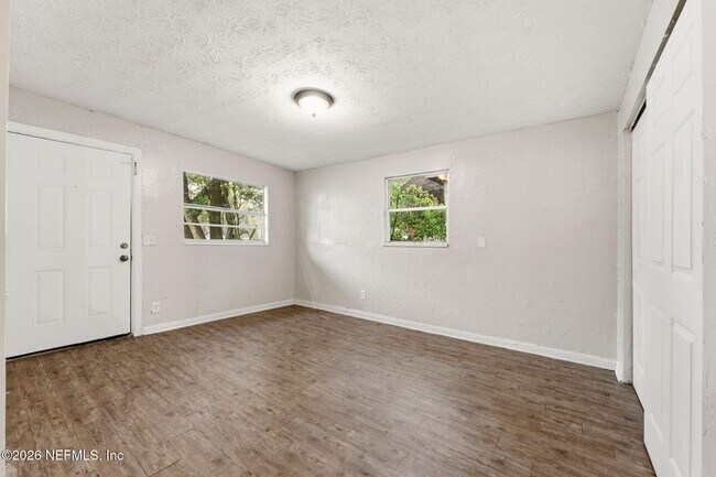 Building Photo - 744 Mackinaw St
