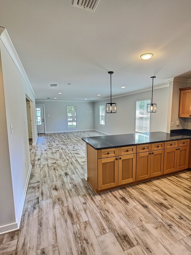 Building Photo - 3/2 Coastal Cottage in Golf Cart District | Ocean Springs School District