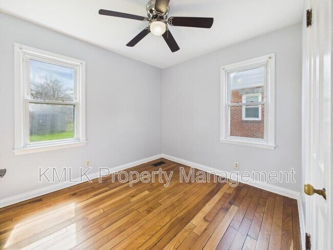 Building Photo - 1078 Lindsay Ave