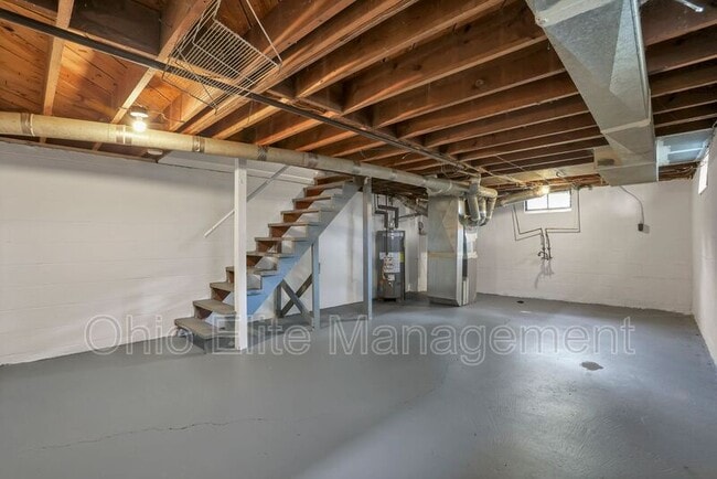 Building Photo - 900 Racine Ave
