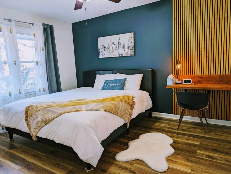 Primary Photo - 1293 Colony Dr